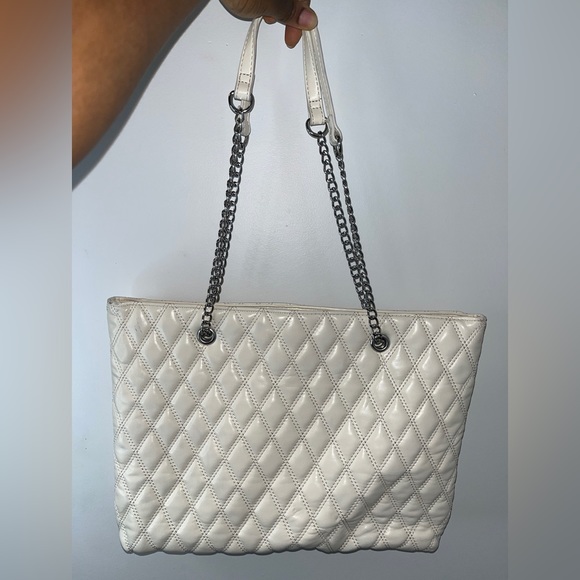 ASOS DESIGN off-white quilted tote with chain strap - Picture 6 of 8